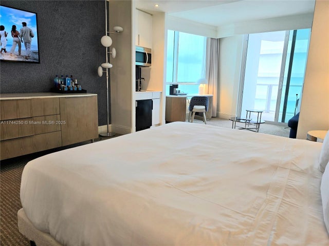 3 of 10 - 4401 Collins Ave 1401, Miami Beach, FL