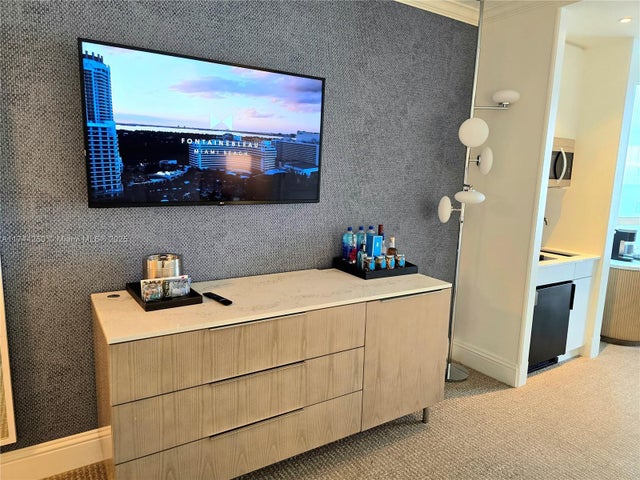 4 of 10 - 4401 Collins Ave 1401, Miami Beach, FL