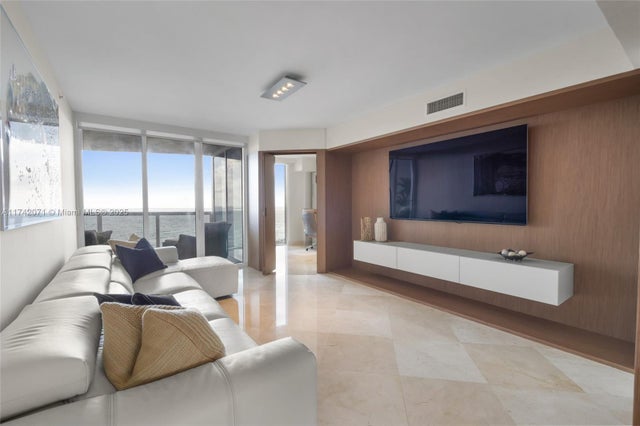 4 of 61 - 18911 Collins Ave 1004, Sunny Isles Beach, FL