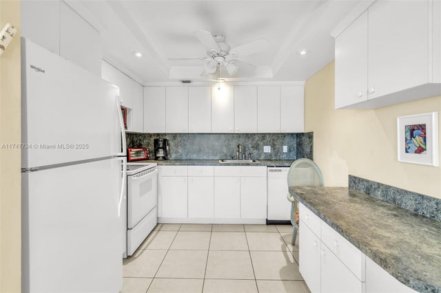 1 of 32 - 250 Grantham C 250, Deerfield Beach, FL
