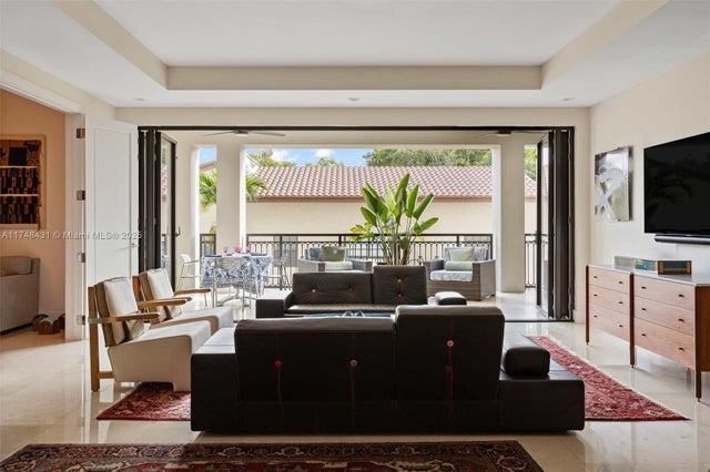 3 of 44 - 718 Valencia Ave 207, Coral Gables, FL