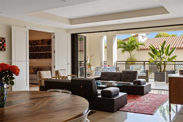 4 of 44 - 718 Valencia Ave 207, Coral Gables, FL