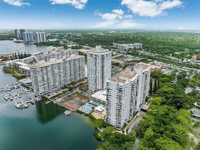 2 of 29 - 2750 Ne 183rd St 801, Aventura, FL