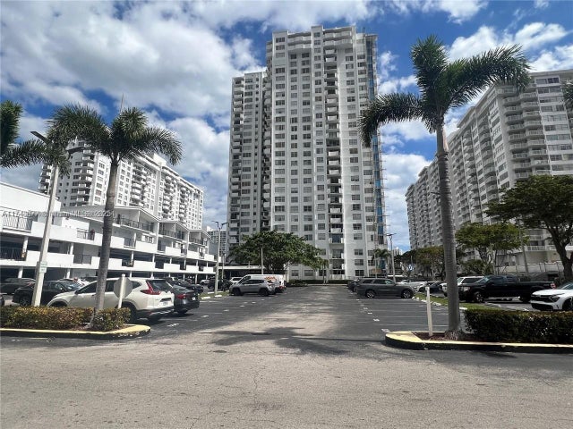 3 of 29 - 2750 Ne 183rd St 801, Aventura, FL