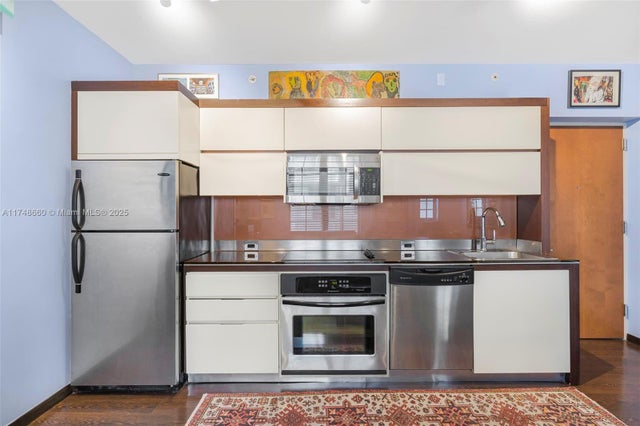 4 of 22 - 435 21st St 316, Miami Beach, FL