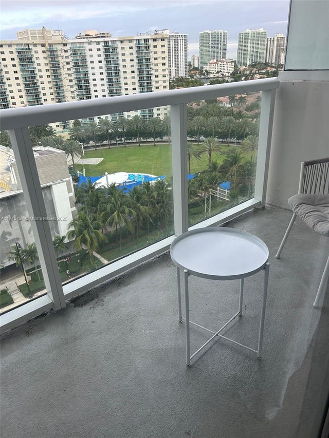 3 of 10 - 19201 Collins Ave 1139, Sunny Isles Beach, FL