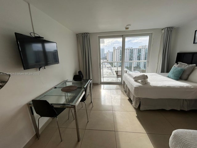 5 of 10 - 19201 Collins Ave 1139, Sunny Isles Beach, FL