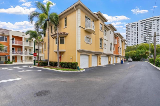 2 of 44 - 18408 Ne 27th Ct 18408, Aventura, FL