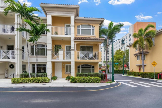3 of 44 - 18408 Ne 27th Ct 18408, Aventura, FL
