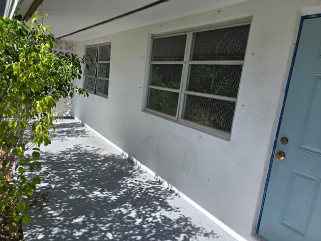 3 of 12 - 803 Ridge Rd 7, Lantana, FL