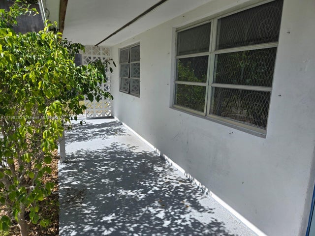 4 of 12 - 803 Ridge Rd 7, Lantana, FL