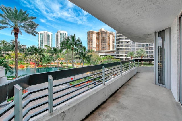 4 of 62 - 19101 Ne 36th Ct 307, Aventura, FL