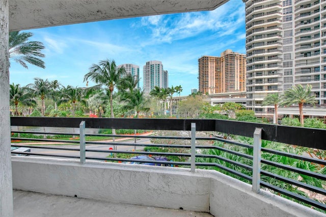 5 of 62 - 19101 Ne 36th Ct 307, Aventura, FL