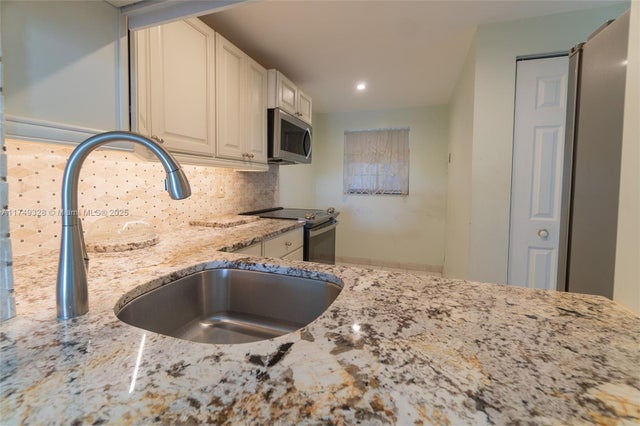 2 of 14 - 9235 Lagoon Pl 404, Davie, FL