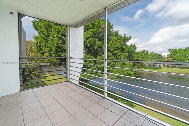 5 of 14 - 9235 Lagoon Pl 404, Davie, FL