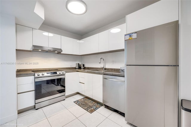 4 of 18 - 100 Bayview Dr 1231, Sunny Isles Beach, FL