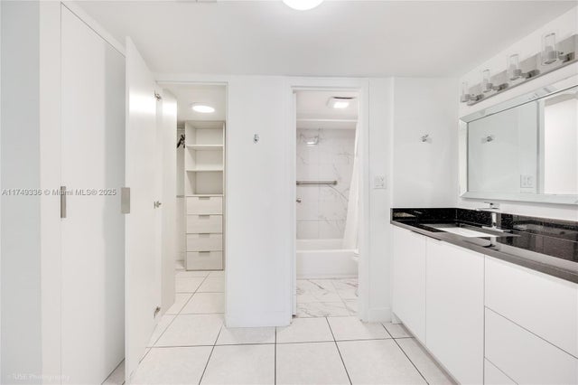 5 of 18 - 100 Bayview Dr 1231, Sunny Isles Beach, FL