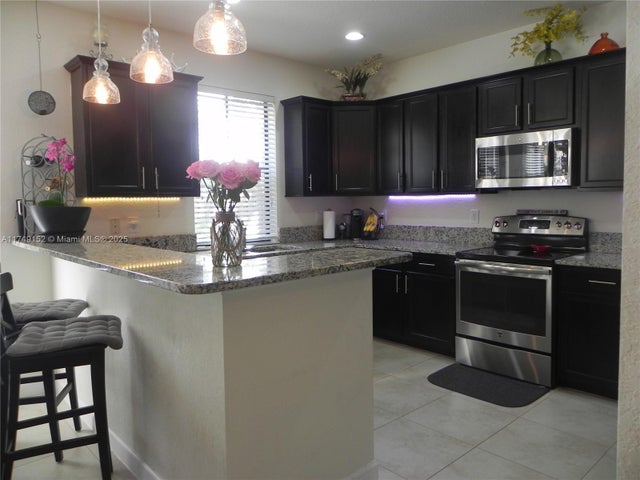 5 of 38 - 12170 Village Pl 1, Davie, FL