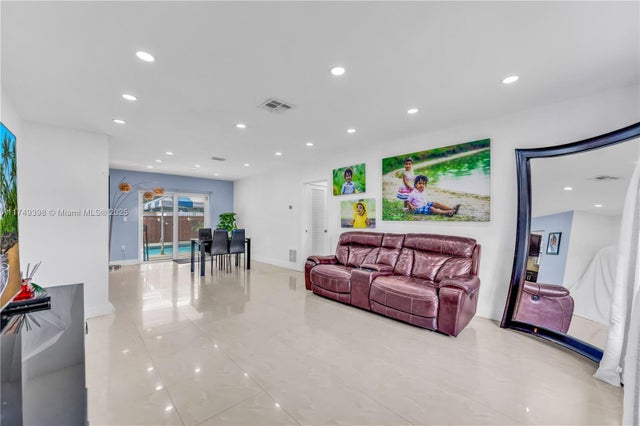 5 of 29 - 1820 N 27th Ave, Hollywood, FL