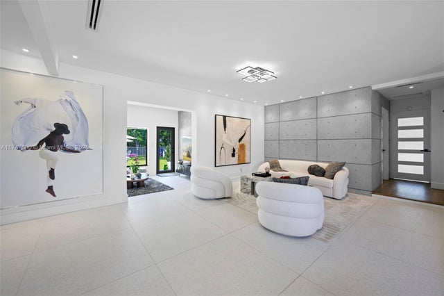 5 of 31 - 14745 N Spur Dr, Miami, FL