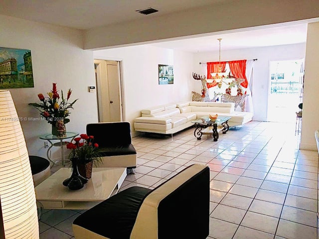 4 of 14 - 15101 Nw 10th Ct, Miami, FL