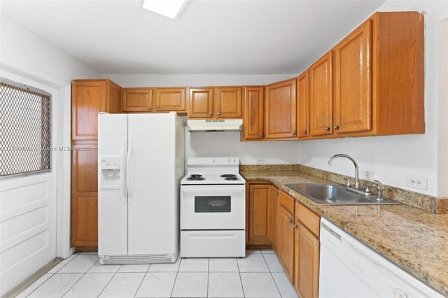 2 of 20 - 445 Ne 195th St 324, Miami, FL