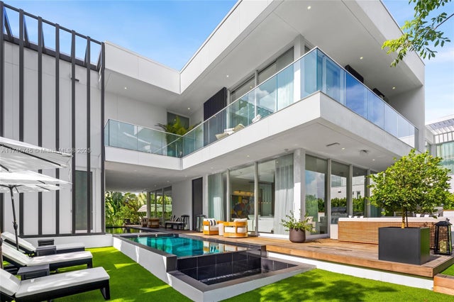 1 of 56 - 810 W 47th Ct - The Ritz Carlton Miami Beach, Miami Beach, FL