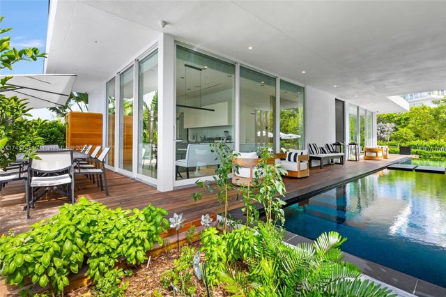3 of 56 - 810 W 47th Ct - The Ritz Carlton Miami Beach, Miami Beach, FL
