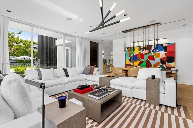 4 of 56 - 810 W 47th Ct - The Ritz Carlton Miami Beach, Miami Beach, FL