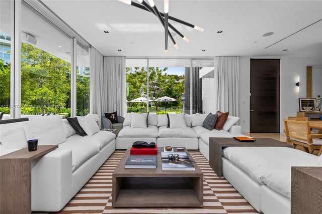 5 of 56 - 810 W 47th Ct - The Ritz Carlton Miami Beach, Miami Beach, FL