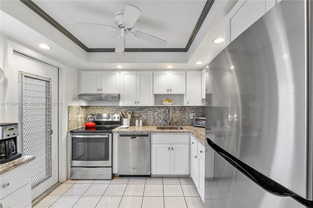 2 of 32 - 4800 Hillcrest Ln 514, Hollywood, FL