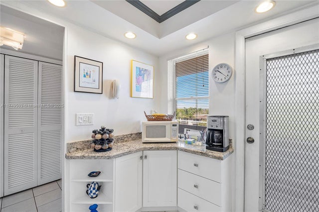 4 of 32 - 4800 Hillcrest Ln 514, Hollywood, FL