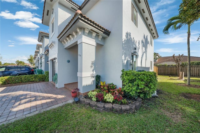 2 of 32 - 16344 Sw 44th Way, Miami, FL