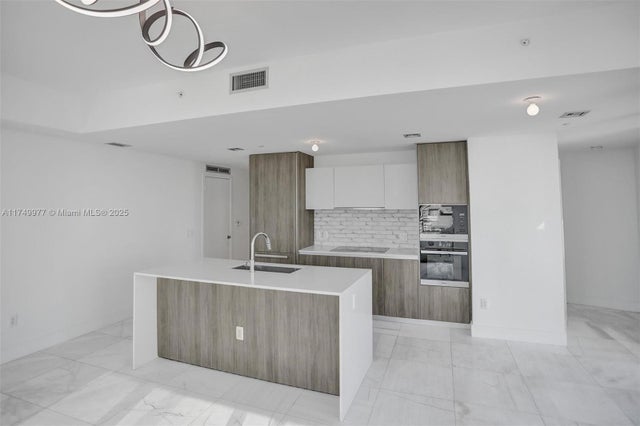 4 of 35 - 2900 Ne 7th Ave 1601, Miami, FL