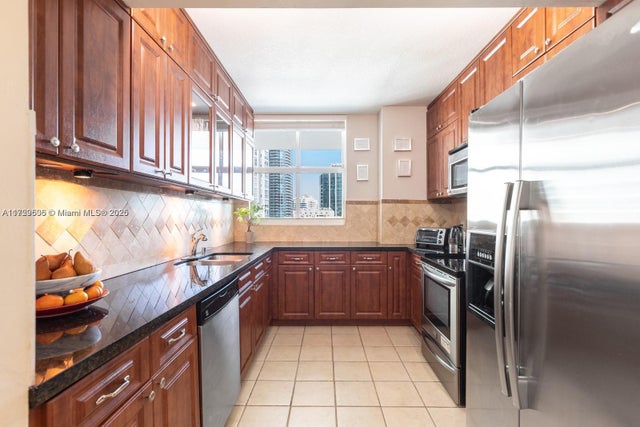 4 of 21 - 1250 S Miami Ave 2214, Miami, FL