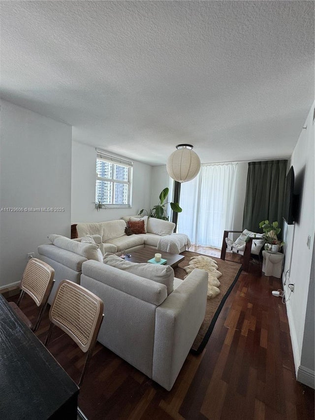 5 of 21 - 1250 S Miami Ave 2214, Miami, FL