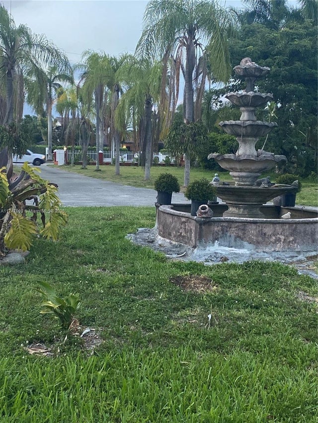 2 of 16 - 8550 Miller Dr, Miami, FL