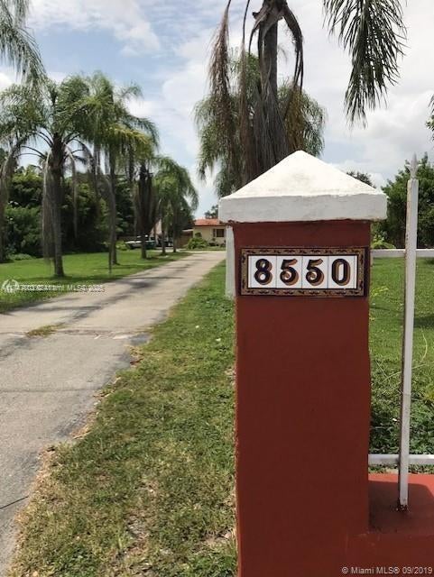 5 of 16 - 8550 Miller Dr, Miami, FL