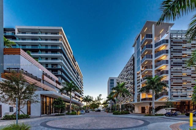 1 of 17 - 2920 Ne 207th St 801, Aventura, FL