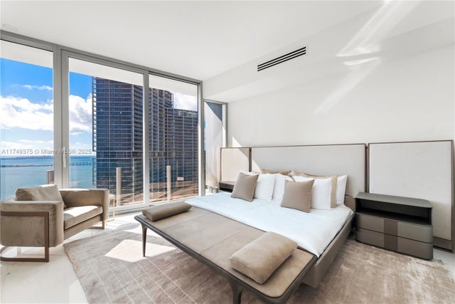1 of 38 - 300 Biscayne Blvd Way 3905w, Miami, FL