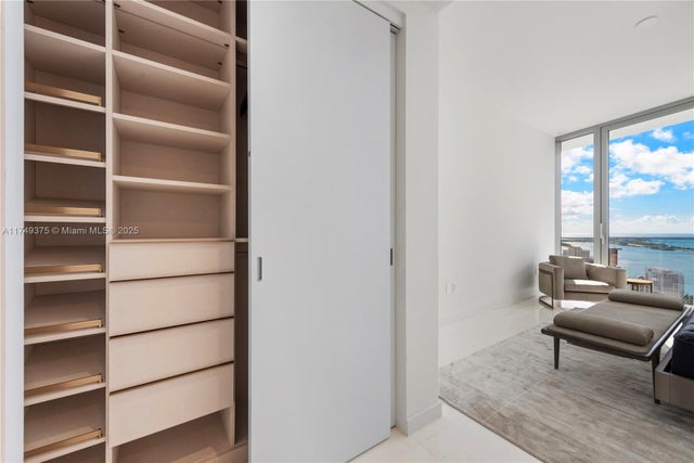 4 of 38 - 300 Biscayne Blvd Way 3905w, Miami, FL