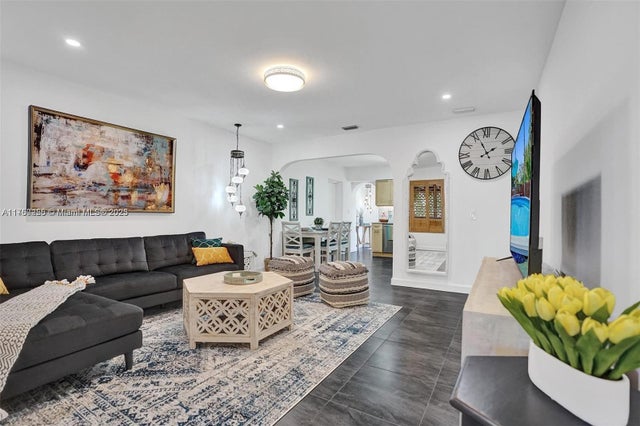 3 of 26 - 110 Sw 5th St, Hallandale Beach, FL