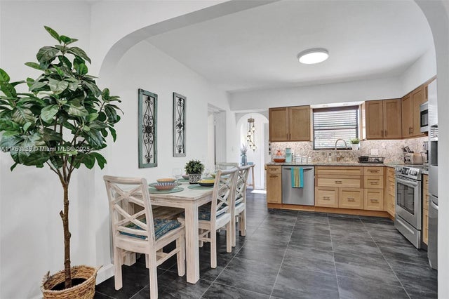 5 of 26 - 110 Sw 5th St, Hallandale Beach, FL