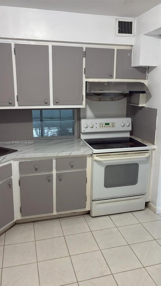 2 of 8 - 1450 Ne 191st St 205, Miami, FL