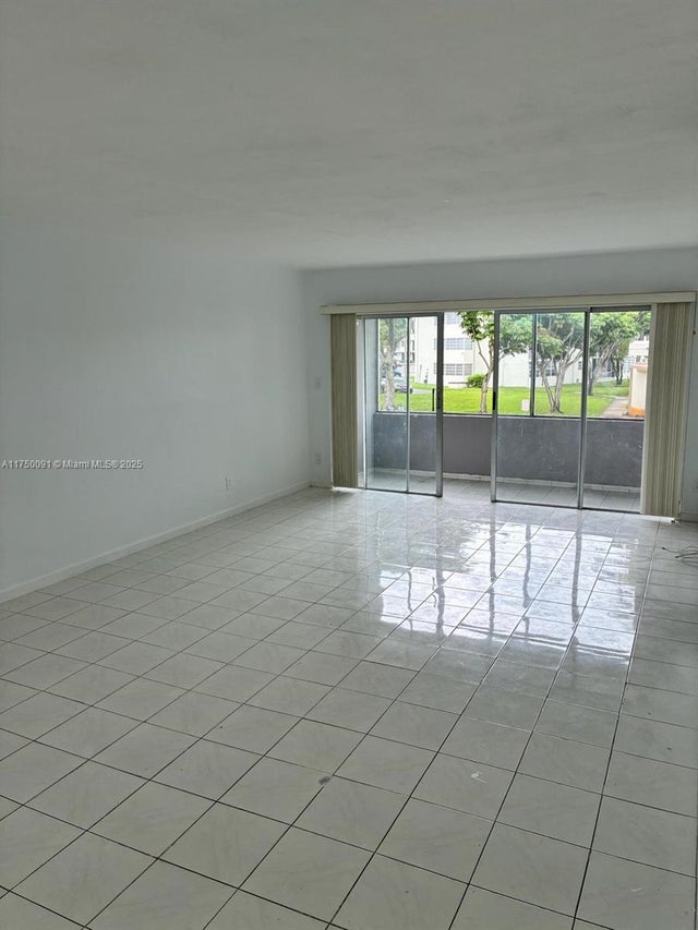 3 of 8 - 1450 Ne 191st St 205, Miami, FL