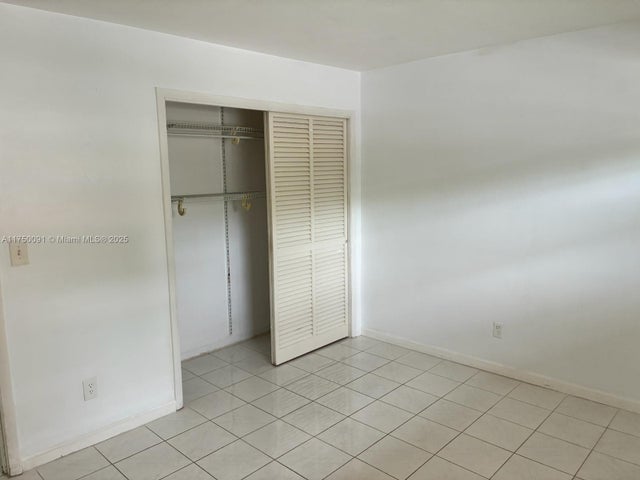 4 of 8 - 1450 Ne 191st St 205, Miami, FL