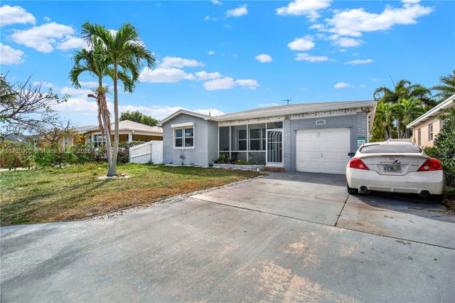 2 of 37 - 1317 N M St, Lake Worth, FL