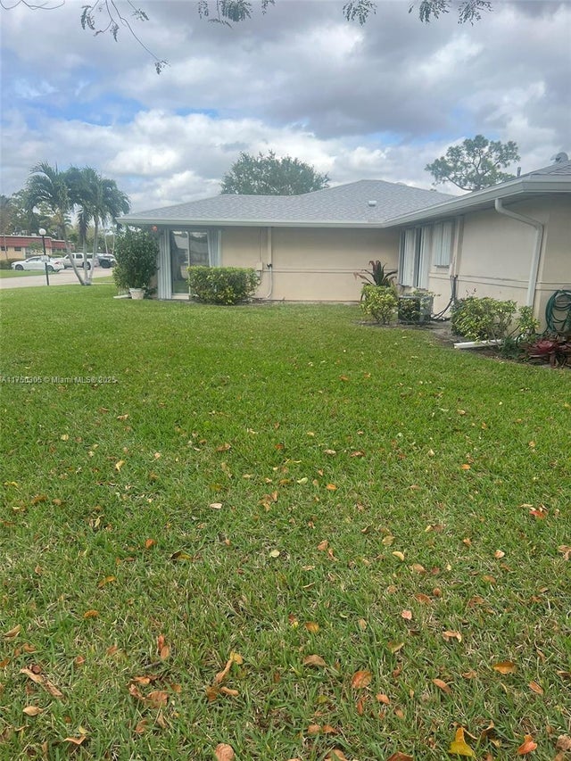 3 of 17 - 176 Cape Cod Circle, Lake Worth, FL