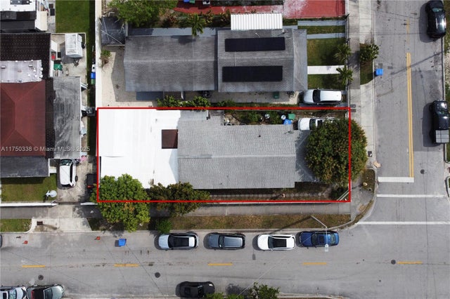 4 of 8 - 93 Nw 44th St, Miami, FL