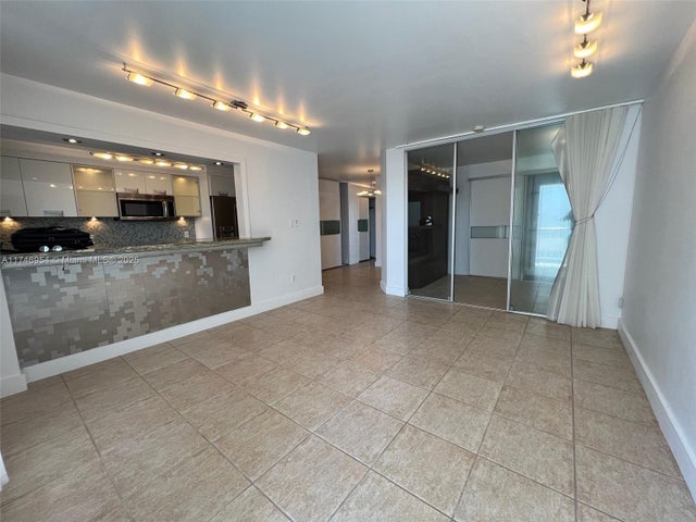 5 of 21 - 1340 Lincoln Rd 705, Miami Beach, FL